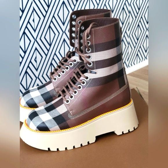 BURBERRY COMBAT BOOTS - Picture 2 of 8